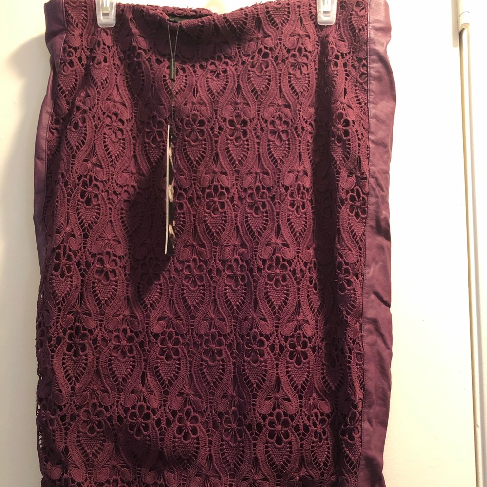 Fall Kardashian’s Kollection Lace Skirt